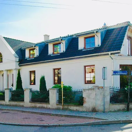 Bialy Dworek 게스트하우스 미엥지즈드로예