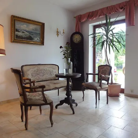 Bialy Dworek Penzion 3*