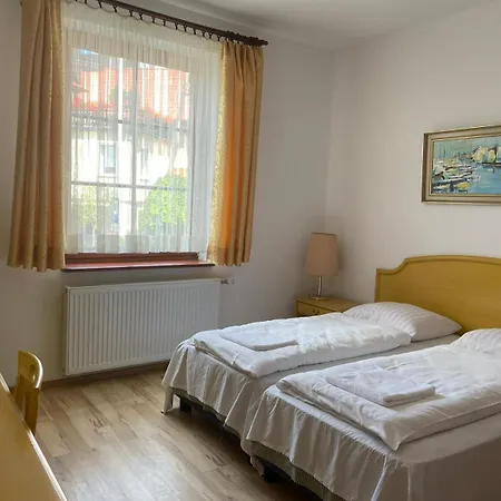 Bialy Dworek بيت ضيافة مينززدرويه