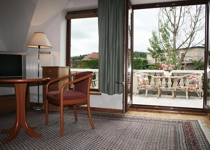 게스트하우스 Bialy Dworek 미엥지즈드로예