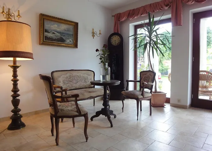 Bialy Dworek Penzion 3*